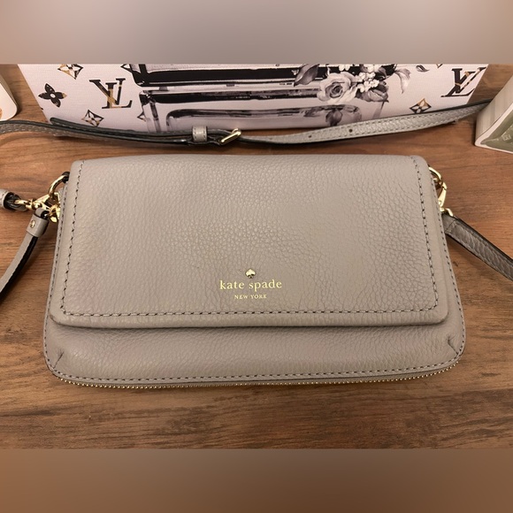 kate spade Handbags - Kate Spade Light Gray Leather Crossbody Bag EUC NO CALLOUTS